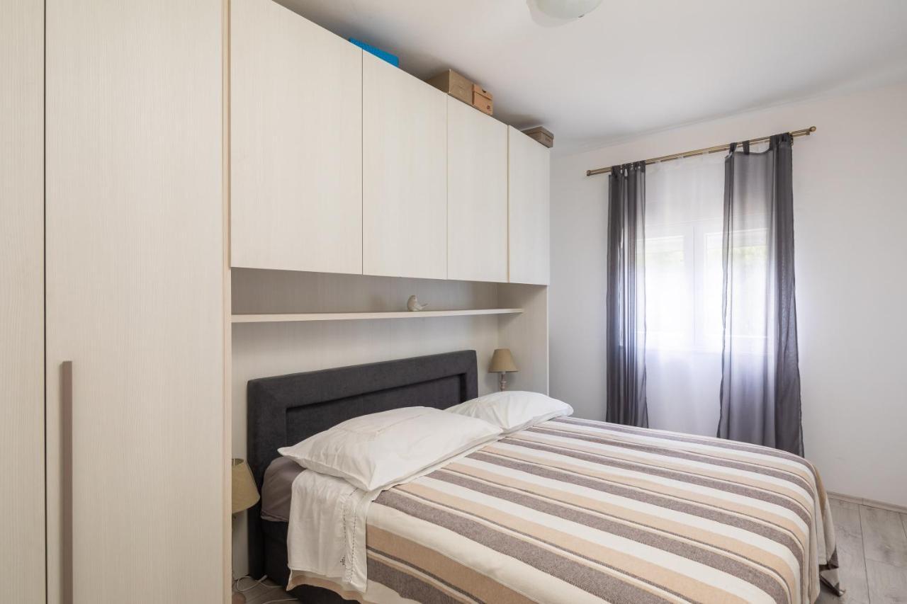 Apartments Sunshine Rays Duce Bagian luar foto