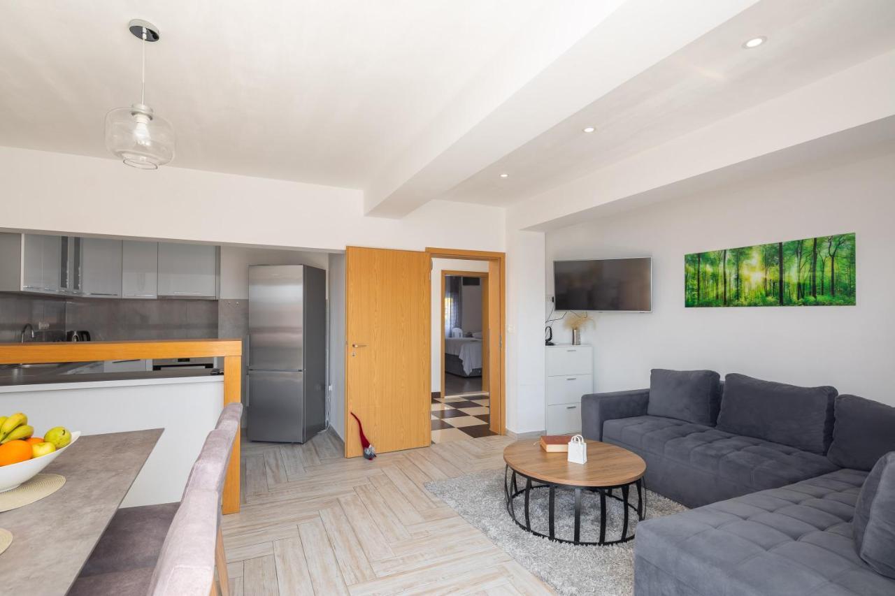 Apartments Sunshine Rays Duce Bagian luar foto