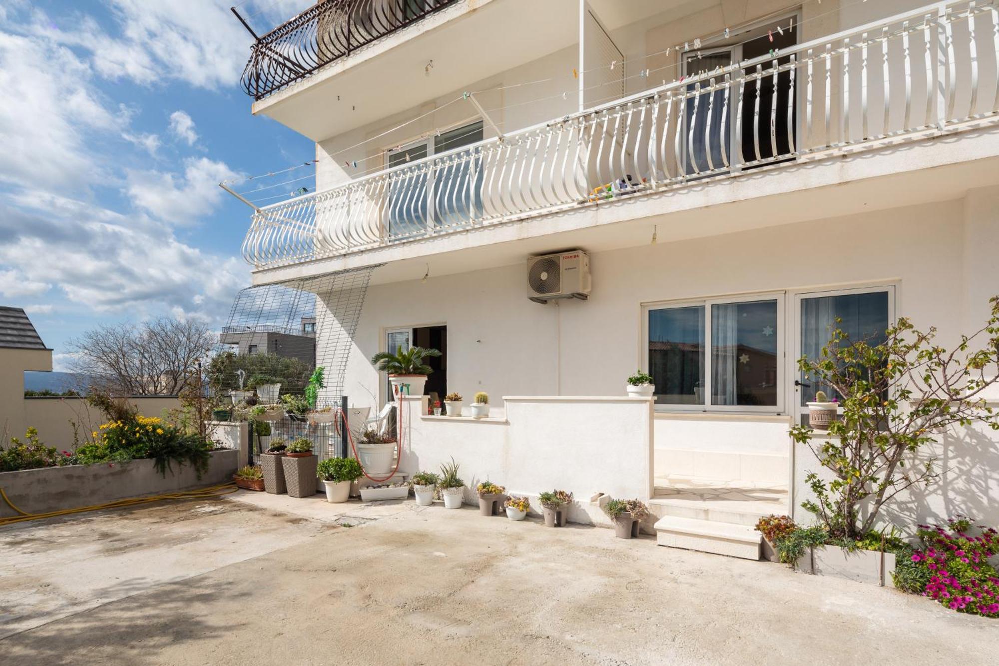 Apartments Sunshine Rays Duce Bagian luar foto